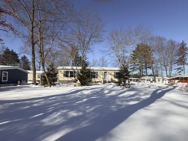 $215,000 | 220 Robin Hood Lane, Unit 220, Exeter, NH 03833