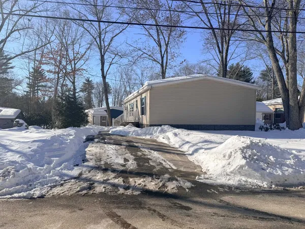 $215,000 | 220 Robin Hood Lane, Unit 220, Exeter, NH 03833