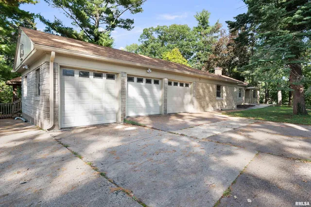 $275,000 | 660 18th Avenue, East Moline, IL 61244