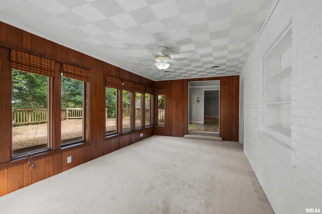 $275,000 | 660 18th Avenue, East Moline, IL 61244