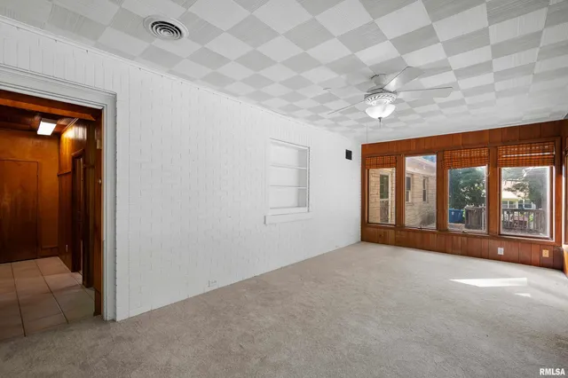 $275,000 | 660 18th Avenue, East Moline, IL 61244