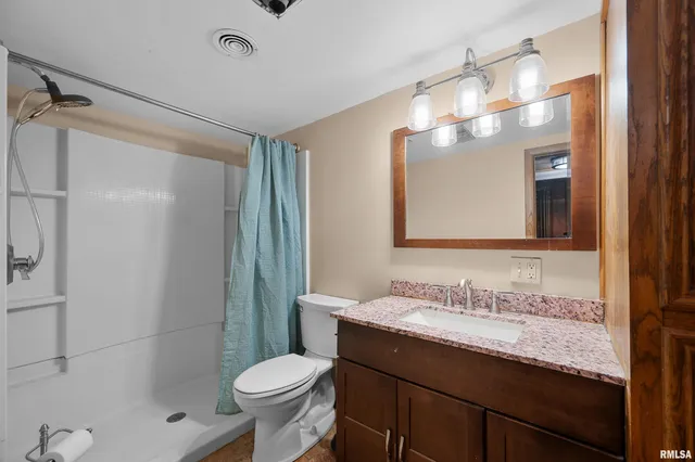 $275,000 | 660 18th Avenue, East Moline, IL 61244