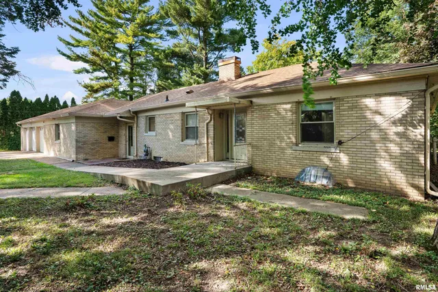 $275,000 | 660 18th Avenue, East Moline, IL 61244