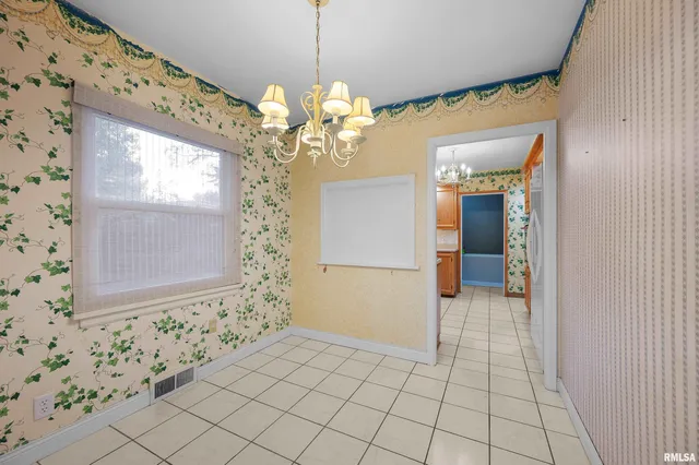 $275,000 | 660 18th Avenue, East Moline, IL 61244