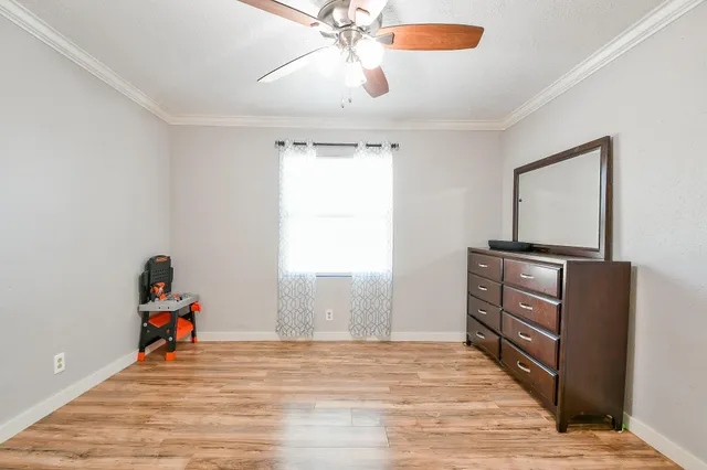 a room with furniture and a ceiling fan