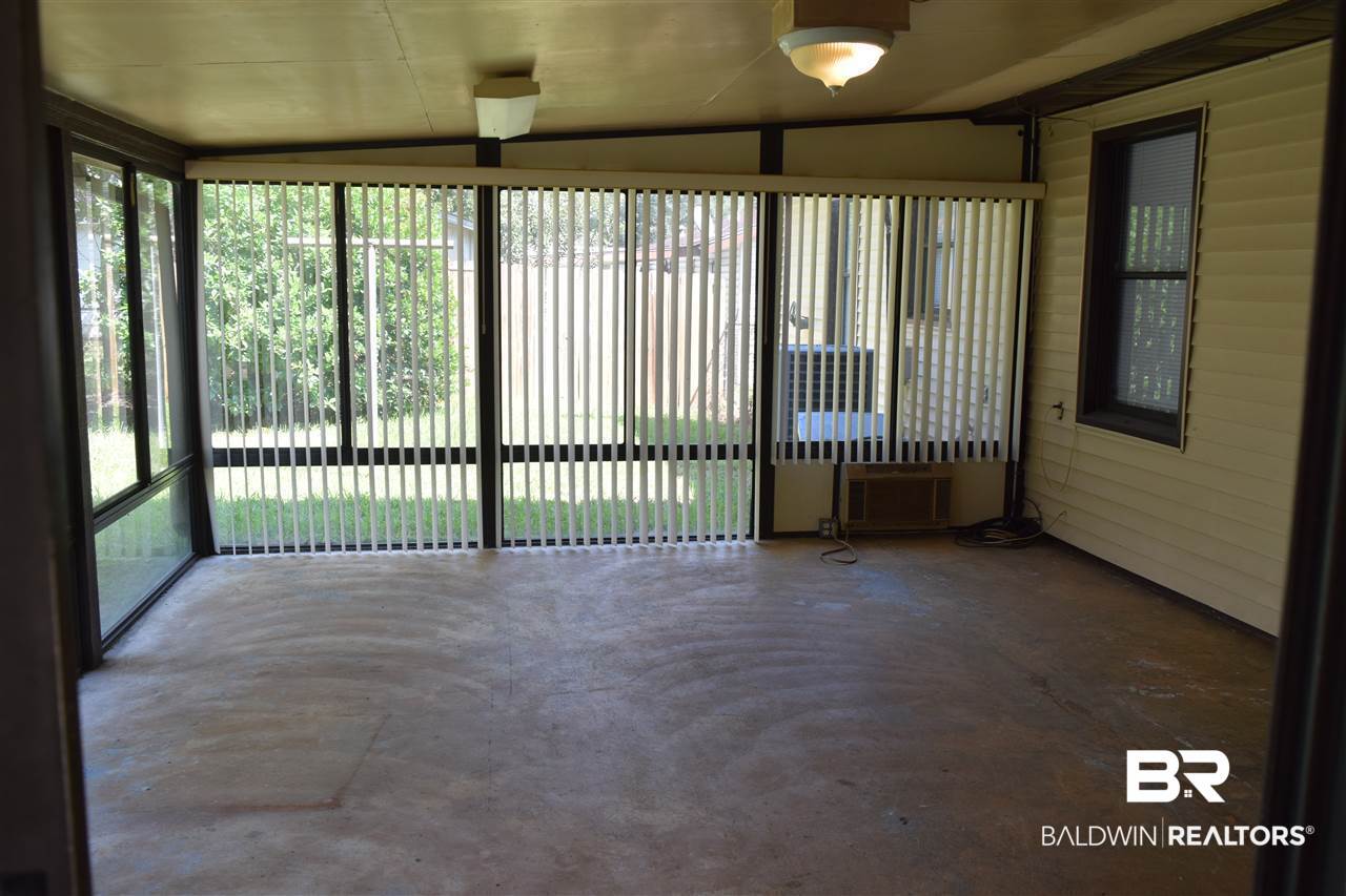 512 Holiday Avenue Mobile, AL 36611 - Photo 13 of 17