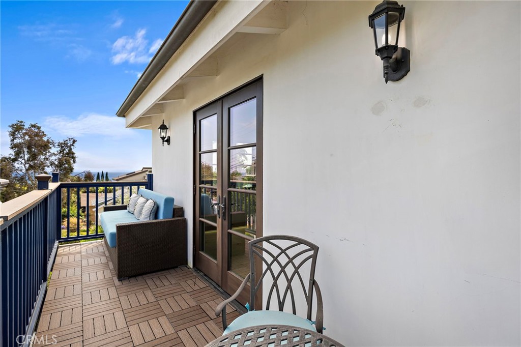 490 Agate Street Laguna Beach, CA 92651 - Photo 30 of 38 a view of a hallway with seating space
