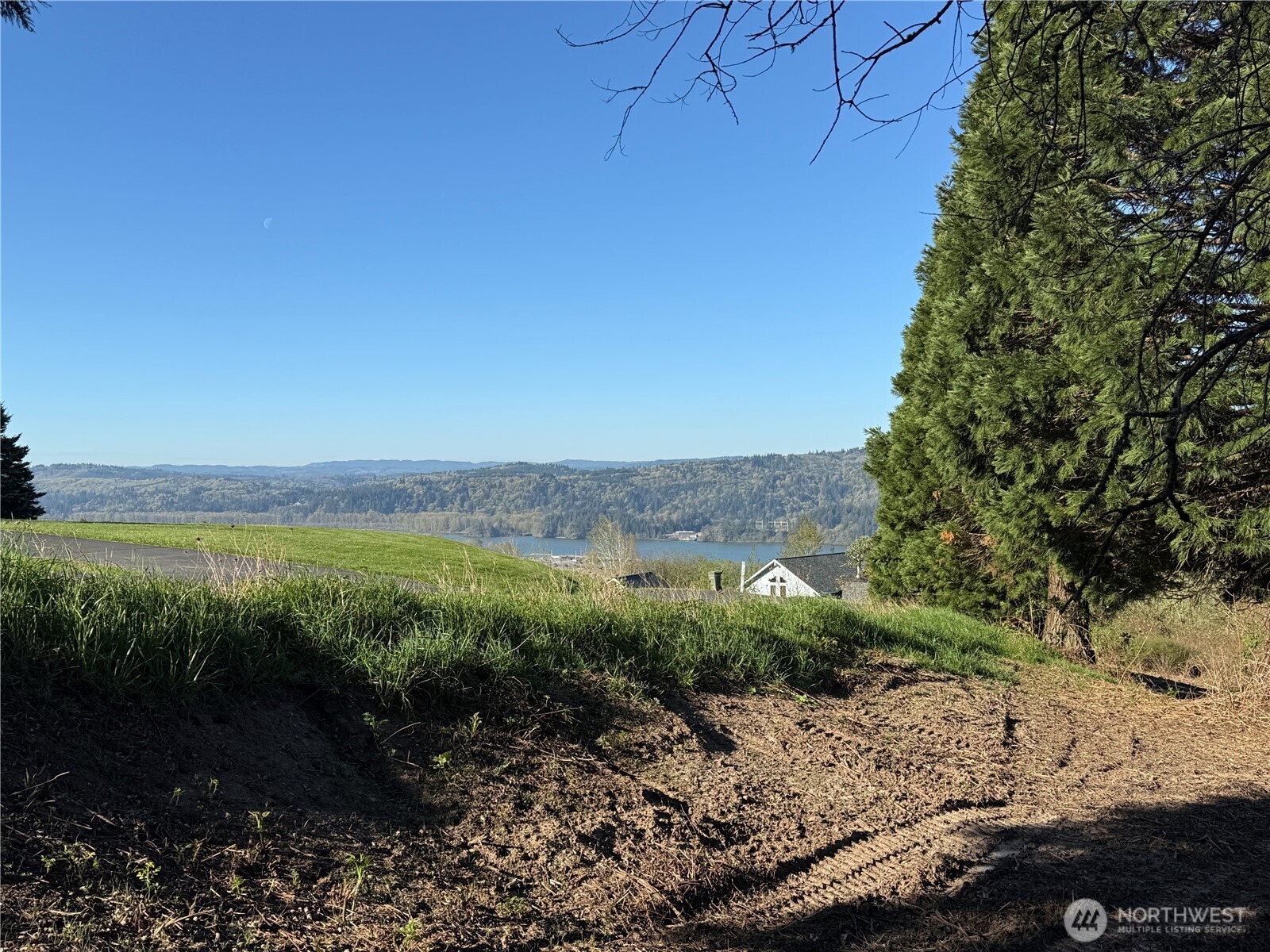 420 Topeka Road Kelso, WA 98626 - Photo 24 of 26 a view of a lake with beach and ocean view
