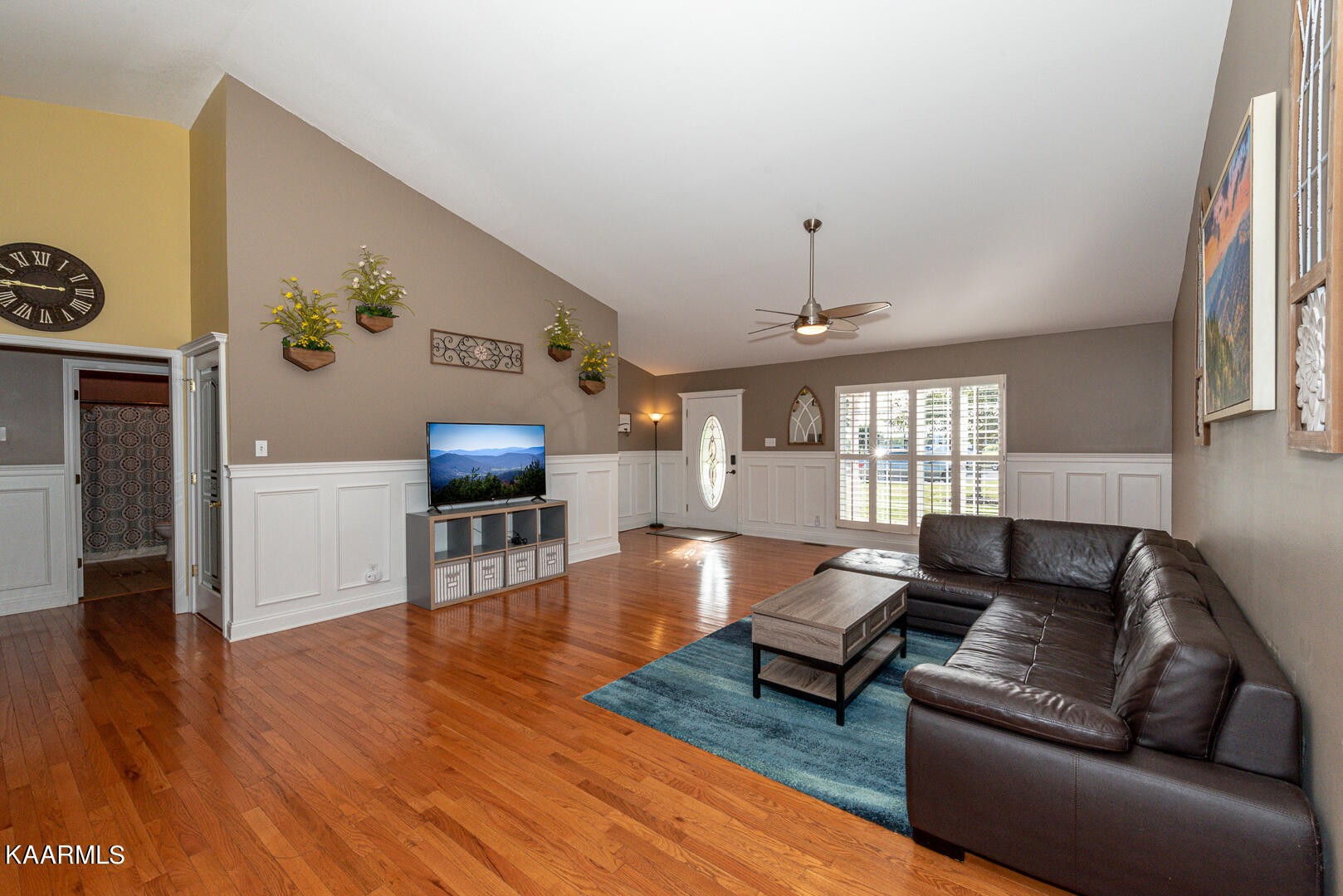 1010 Burton Road Greenback, TN 37742 - Photo 4 of 49 a living room with furniture and a wooden floor