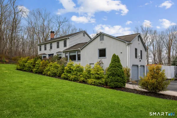 $885,000 | 17 Abbotts Hill Road, Newtown, CT 06470