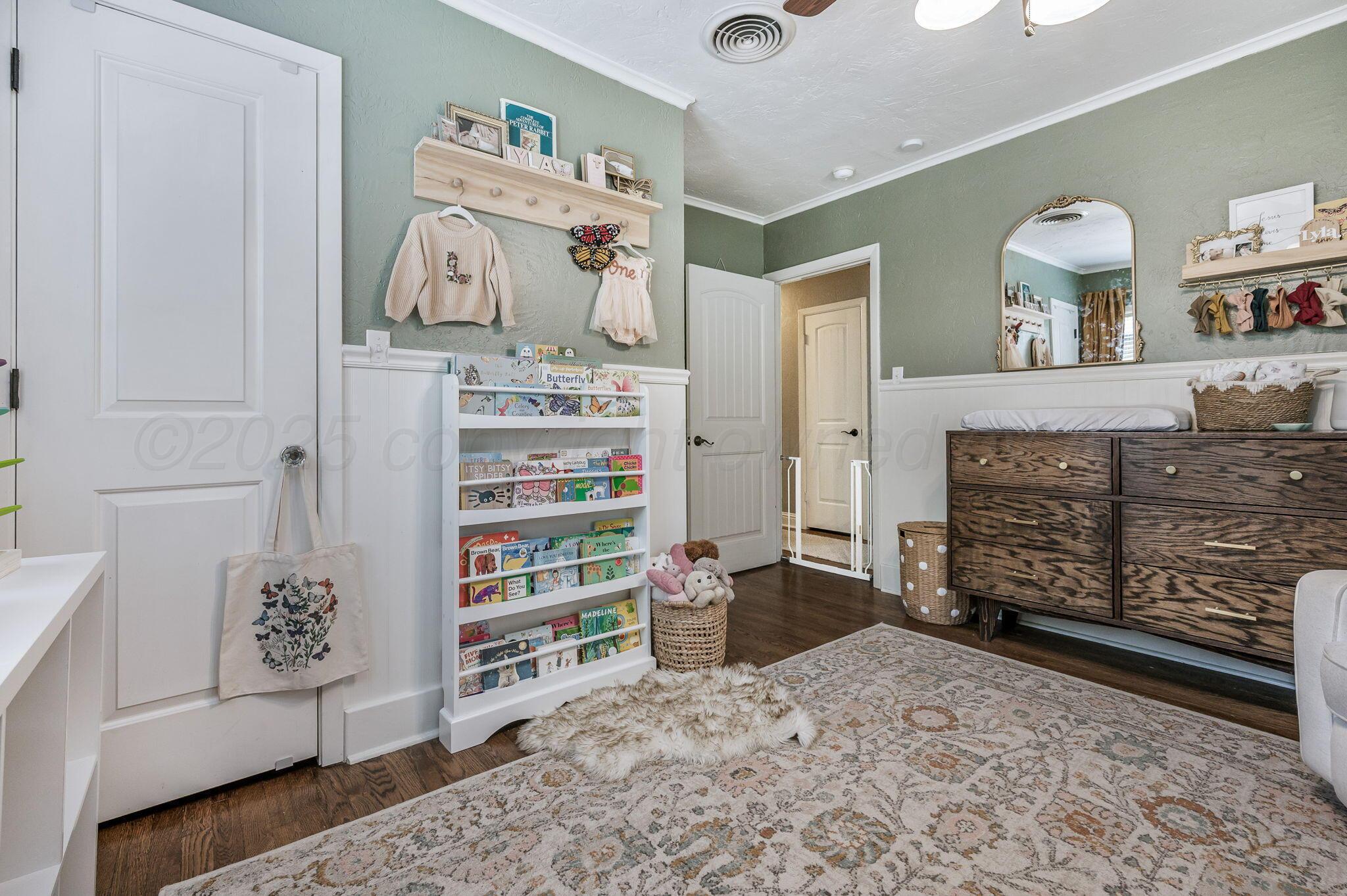 501 Sunset Terrace Amarillo, TX 79106 - Photo 14 of 21 a view of a bedroom with furniture and closet