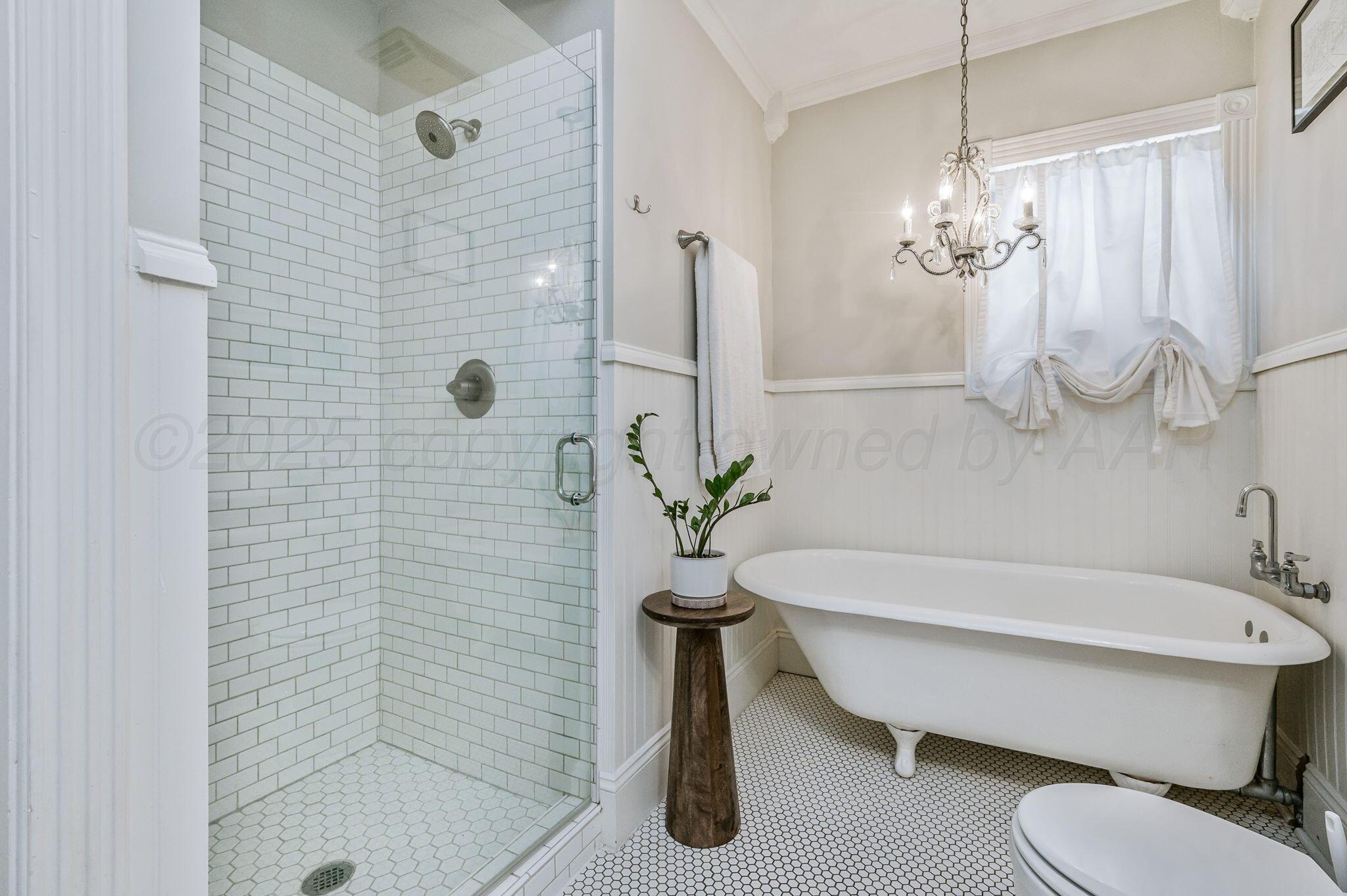 501 Sunset Terrace Amarillo, TX 79106 - Photo 16 of 21 a bathroom with a sink a toilet and shower