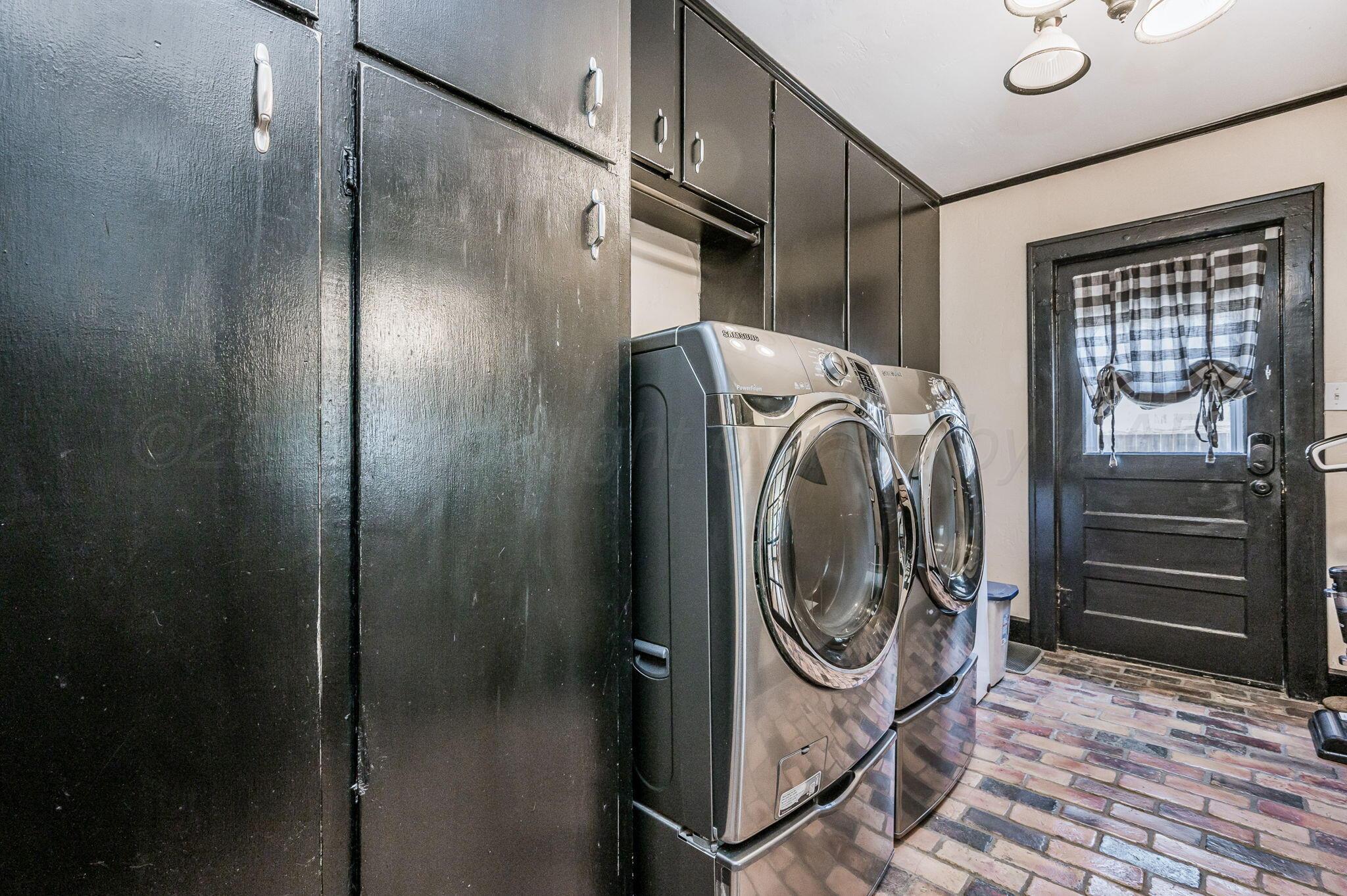 501 Sunset Terrace Amarillo, TX 79106 - Photo 19 of 21 a utility room with dryer and washer