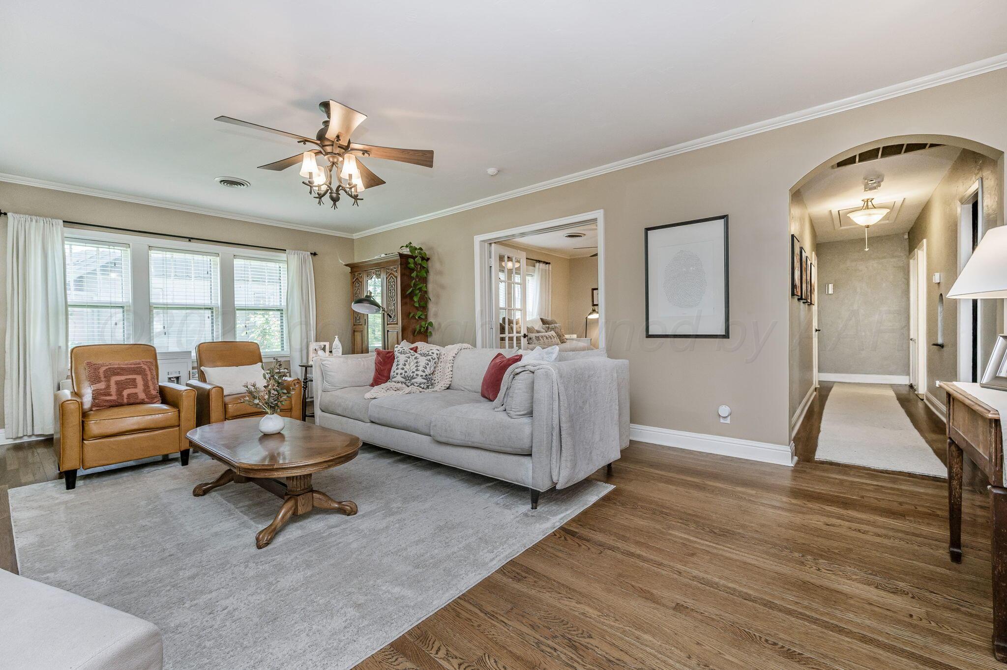 501 Sunset Terrace Amarillo, TX 79106 - Photo 3 of 21 a living room with furniture and a large window