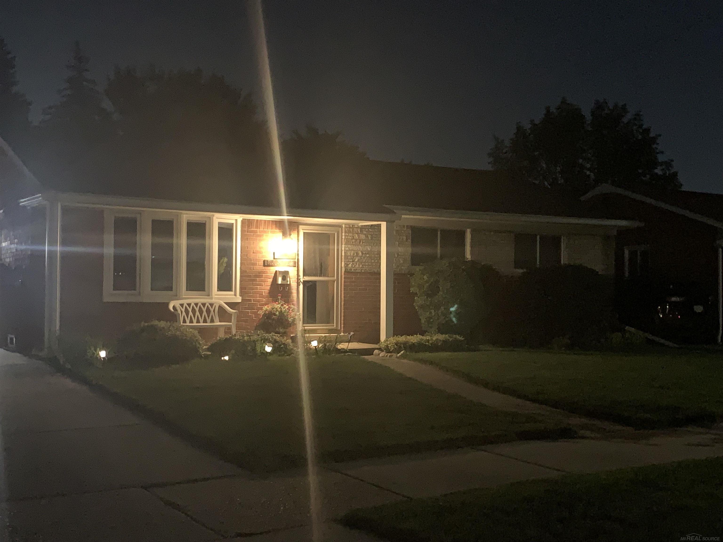 25839 Cunningham Avenue Warren, MI 48091 - Photo 2 of 42 50086262-1.JPG