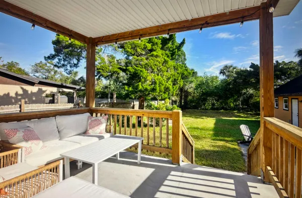 a view of a dinning table and chairs in patio