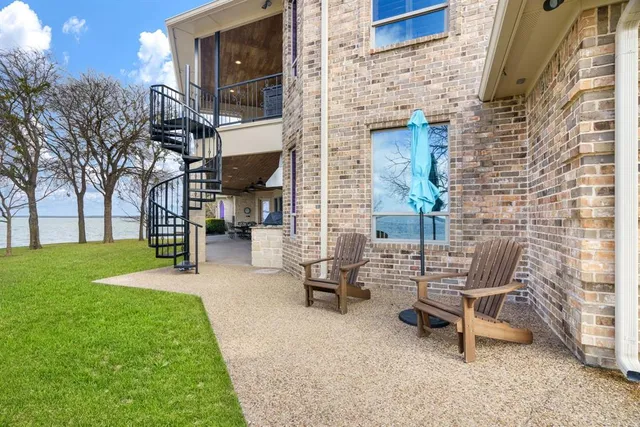 a view of a bench in the backyard