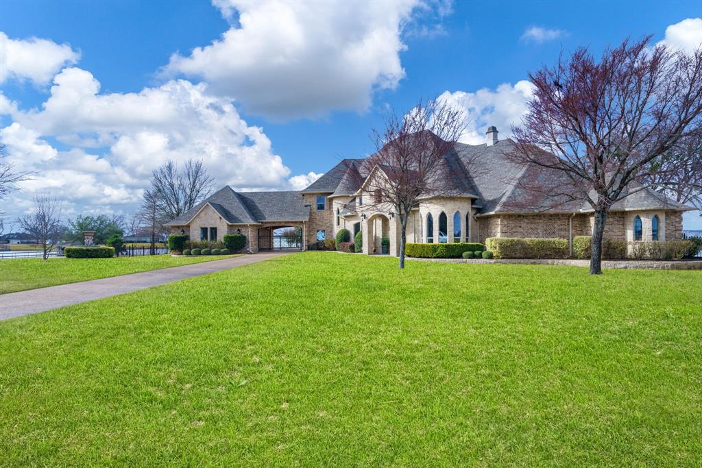 507 Chambers Point Drive Kerens, TX 75144 - Photo 4 of 39 a view of house with garden