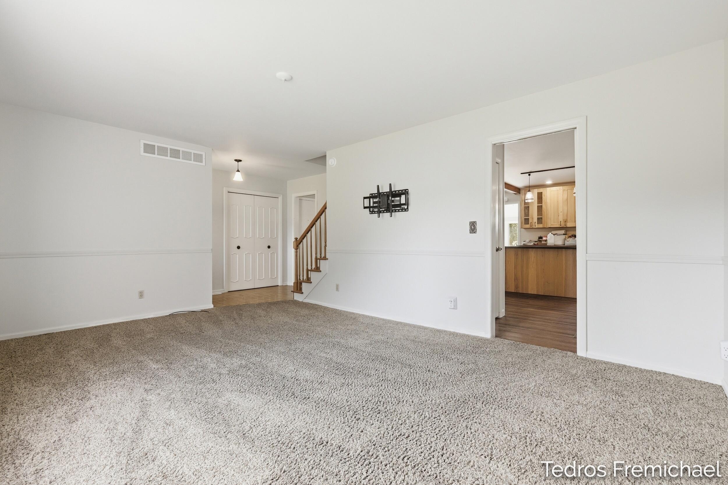 2423 Ridgefield Road Portage, MI 49024 - Photo 4 of 28 4