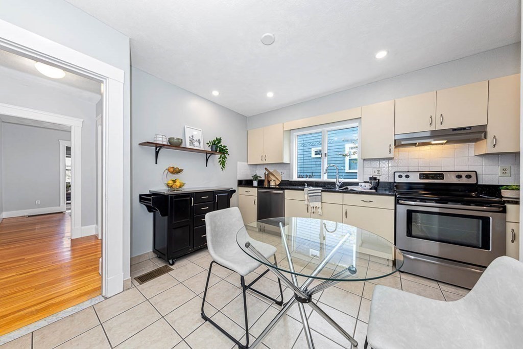 60 Edgecliff Road, Unit 60 Watertown, MA 02472 - Photo 13 of 21 Gallery Image 13