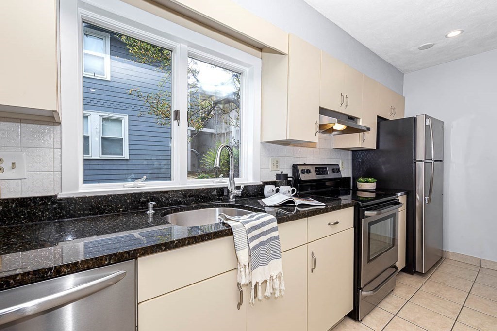 60 Edgecliff Road, Unit 60 Watertown, MA 02472 - Photo 15 of 21 Gallery Image 15
