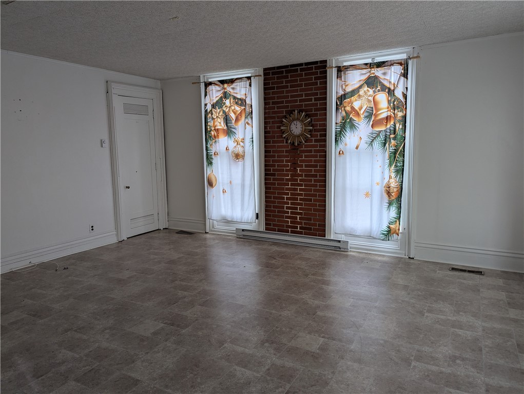 318 West Avenue Ridgeway, NY 14103 - Photo 10 of 28