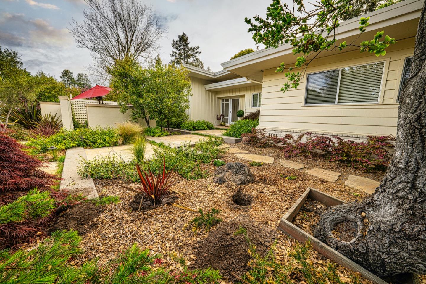 14 Oak Road Santa Cruz, CA 95060 - Photo 4 of 53 a view of a house with a yard