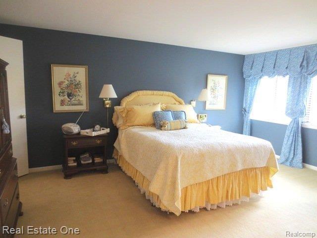 5070 Patrick Road West Bloomfield, MI 48322 - Photo 19 of 33 MASTR BEDRM VIEW 1
