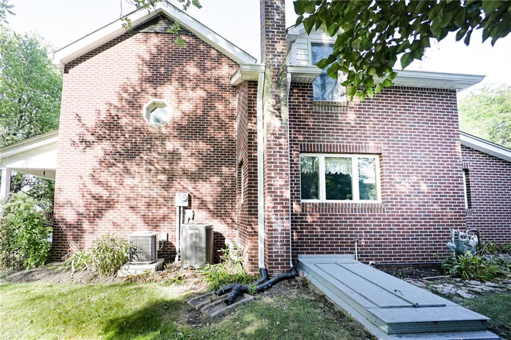 241 South Walnut Street Jamestown, IN 46147 - Photo 3 of 36