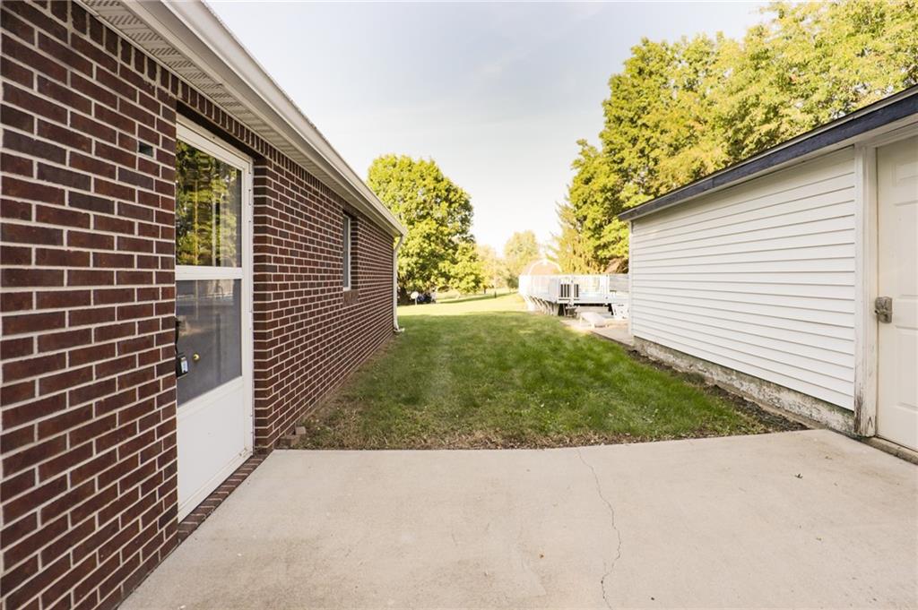 241 South Walnut Street Jamestown, IN 46147 - Photo 4 of 36