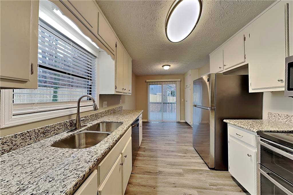 647 Sunshine Trace Northwest Acworth, GA 30102 - Photo 5 of 31