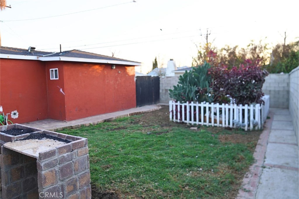 10924 Rincon Drive Whittier, CA 90606 - Photo 7 of 27 a view of a backyard with a swing