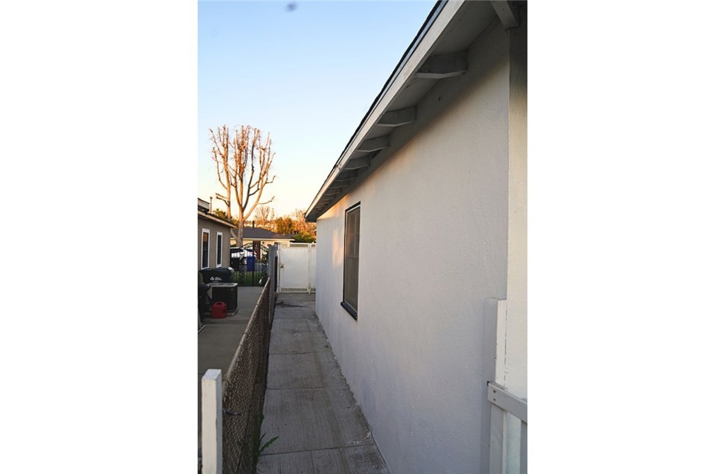 10924 Rincon Drive Whittier, CA 90606 - Photo 10 of 27 a hallway with a white walls