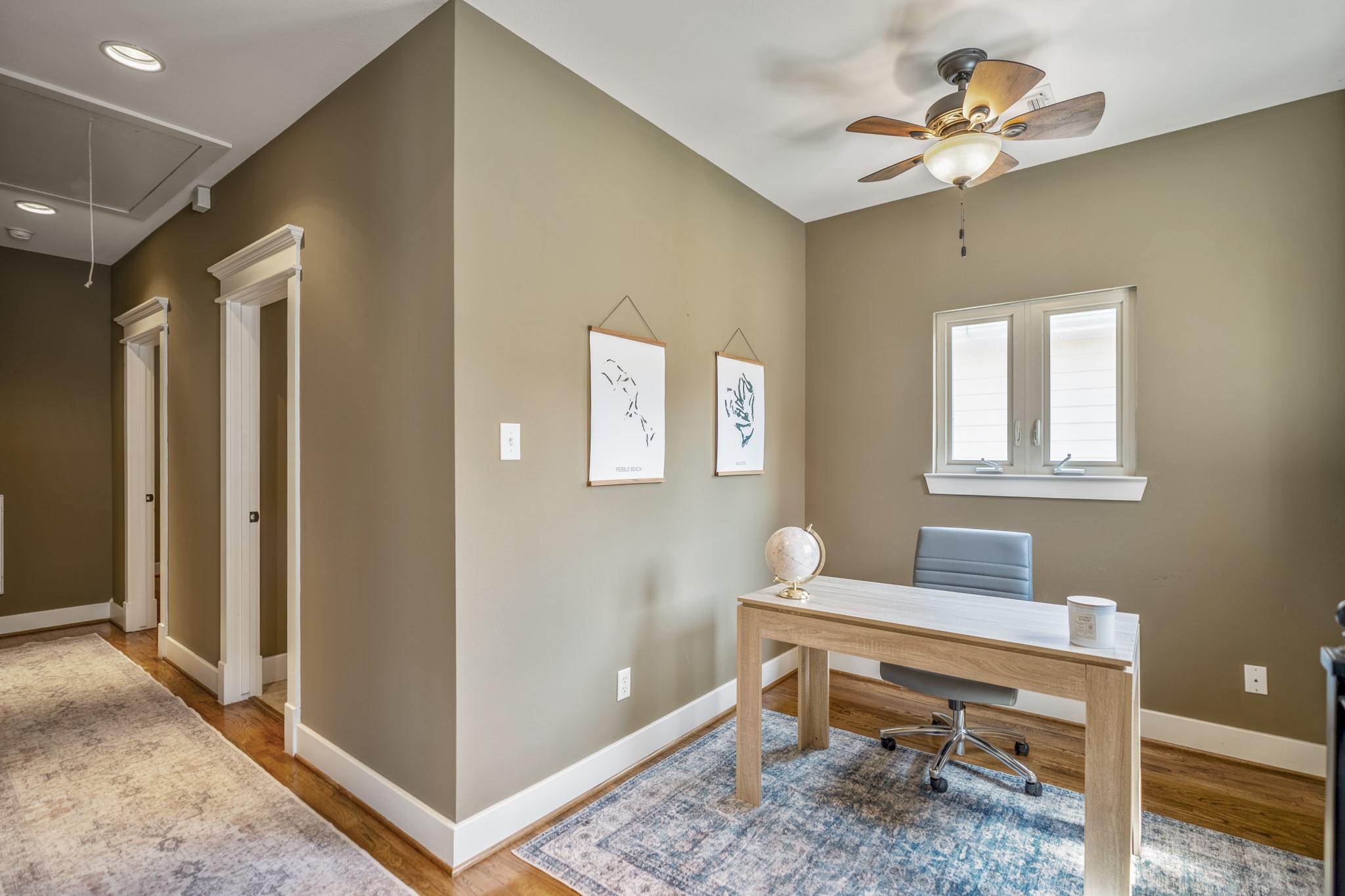 905 West 23rd Street Houston, TX 77008 - Photo 21 of 46 Flexible bonus room offers the opportunity for a dedicated home office, fitness space, nursery, reading room, or hobby area—adapting easily to changing needs and lifestyles.