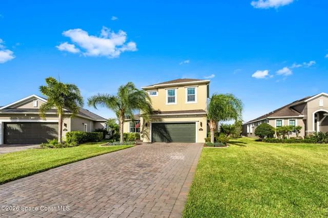 a front view of house with yard