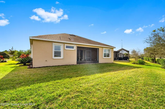 a view of a house with a backyard