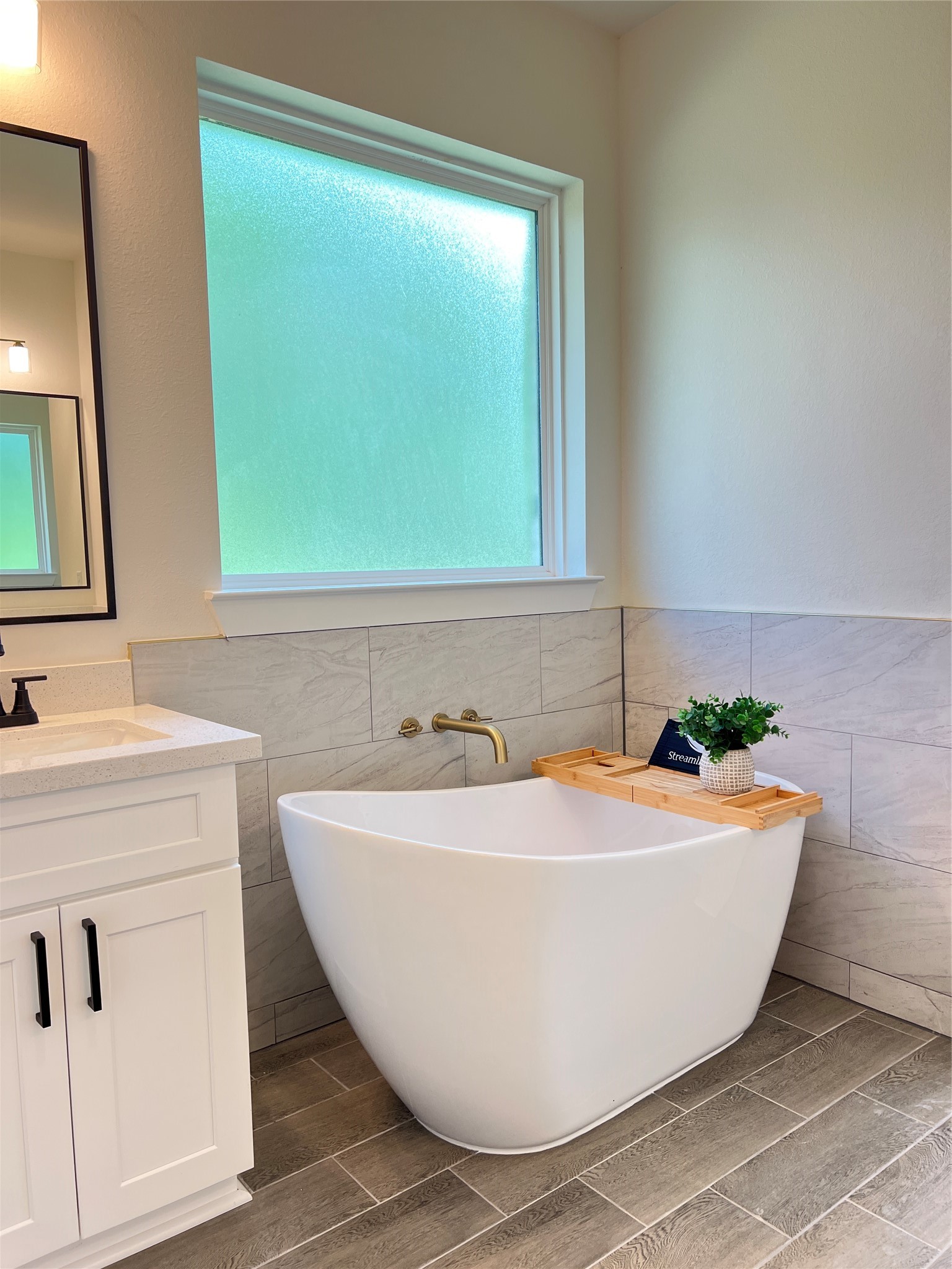 12911 Green Valley Drive Rosharon, TX 77583 - Photo 36 of 49 Luxurious soaking tub in master bathroom