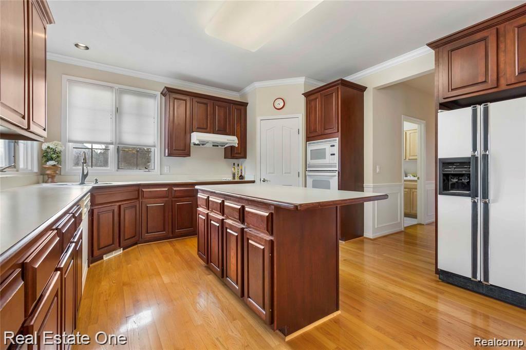 2049 Mapleridge Road Rochester Hills, MI 48309 - Photo 16 of 38