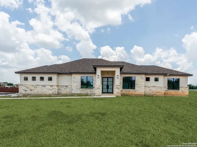 $795,000 | 108 Abrego Trail Drive, Floresville, TX 78114
