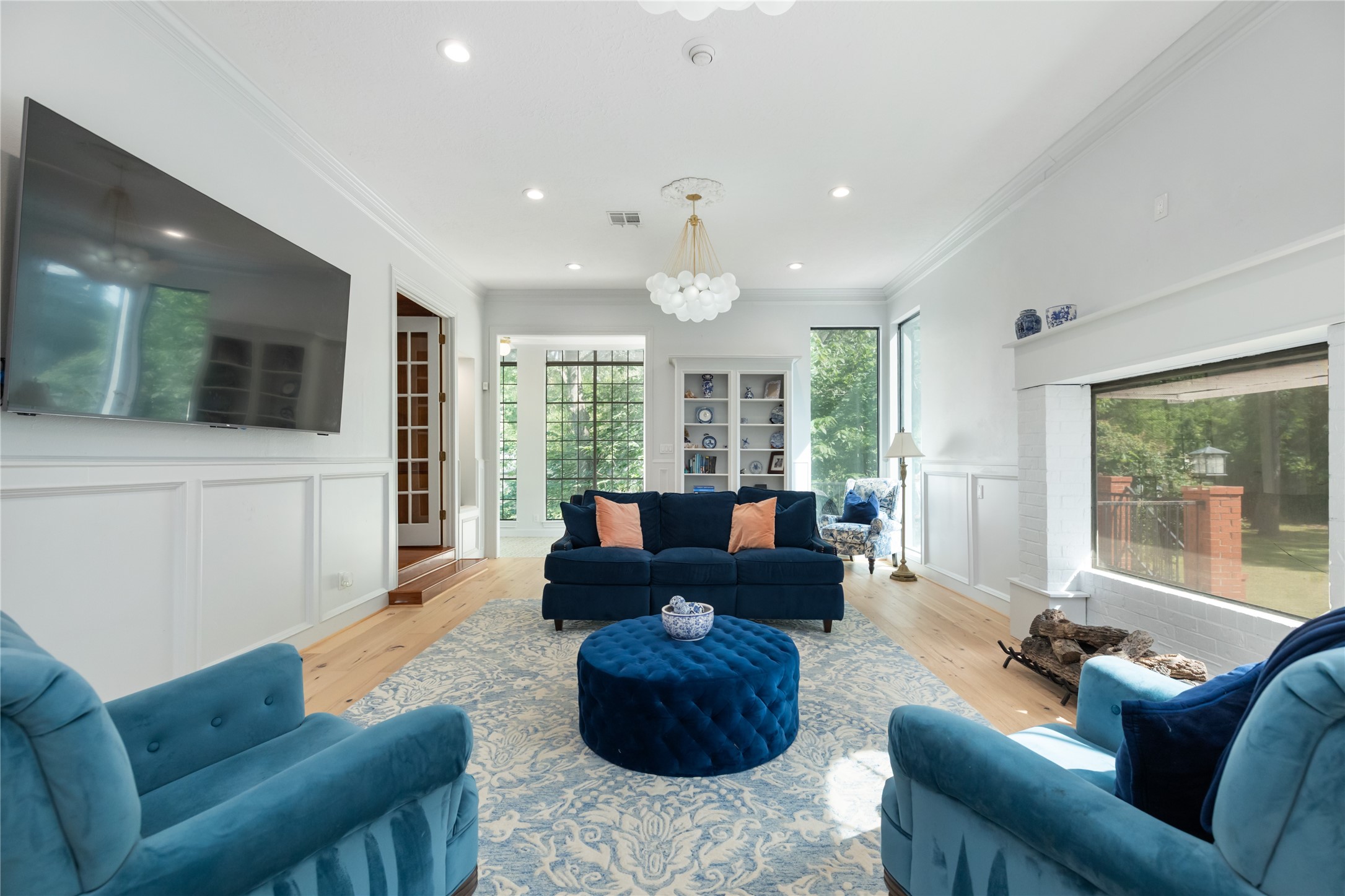 17003 Creeksouth Road Houston, TX 77068 - Photo 15 of 49 Unparalleled views pour in through expansive windows, creating a bright and inspiring atmosphere. This versatile space offers endless possibilities—whether for cozy family nights, elegant entertaining, or peaceful retreat.