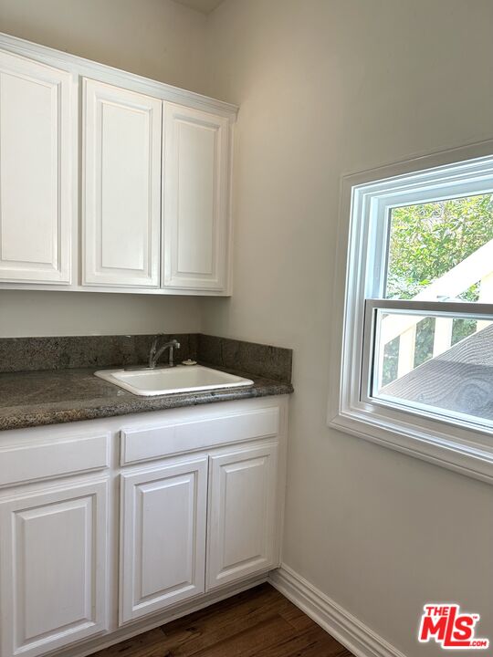 29355 Heathercliff Road, Unit GUESTHOUSE Malibu, CA 90265 - Photo 20 of 26 a kitchen with granite countertop white cabinets and a granite counter tops