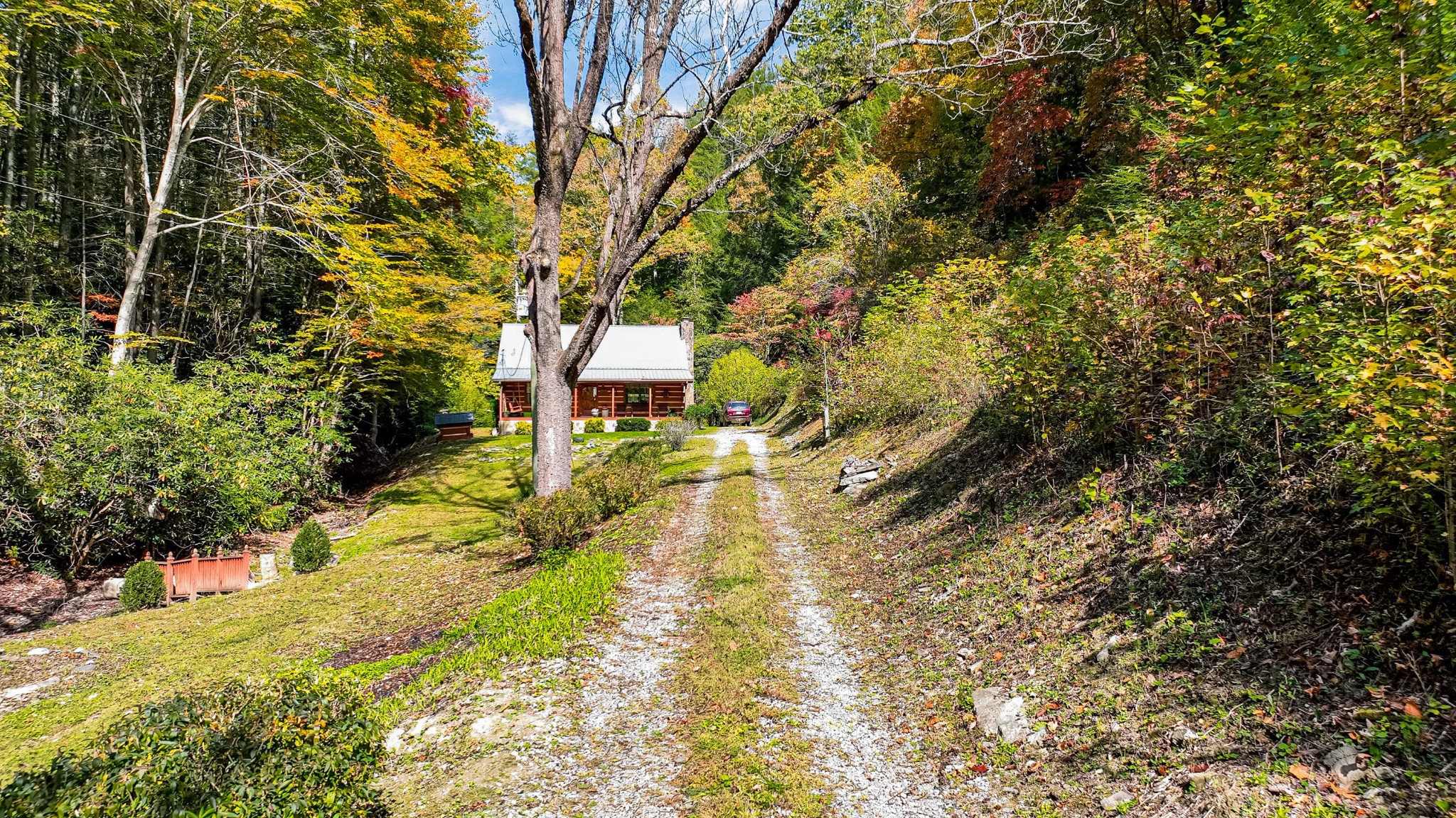 2005 Rafter Road Tellico Plains, TN 37385 - Photo 4 of 36 Gallery Image 4