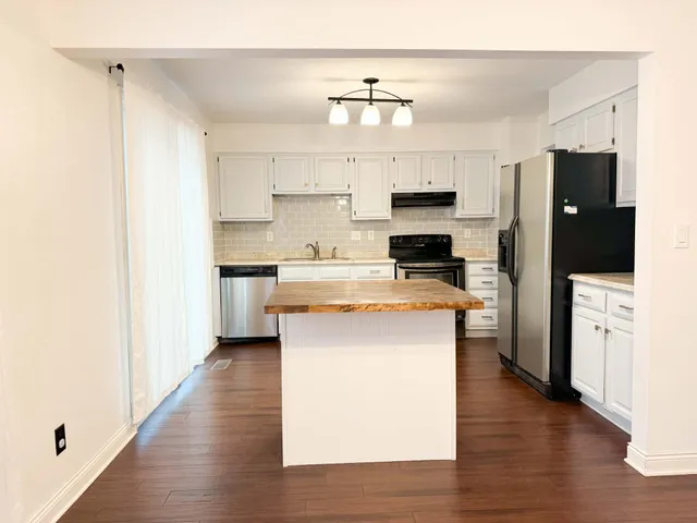 $349,900 | 3611 Golf Road, Eau Claire, WI 54701