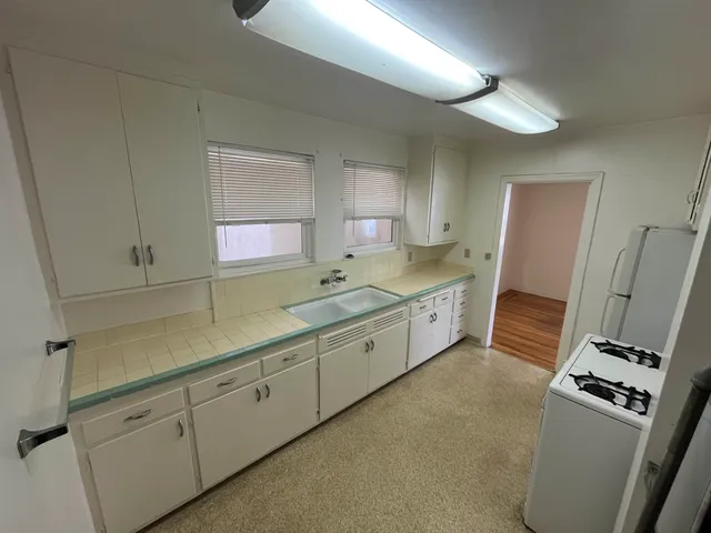 $2,095 | 844 York Street, Unit A, Oakland, CA 94610