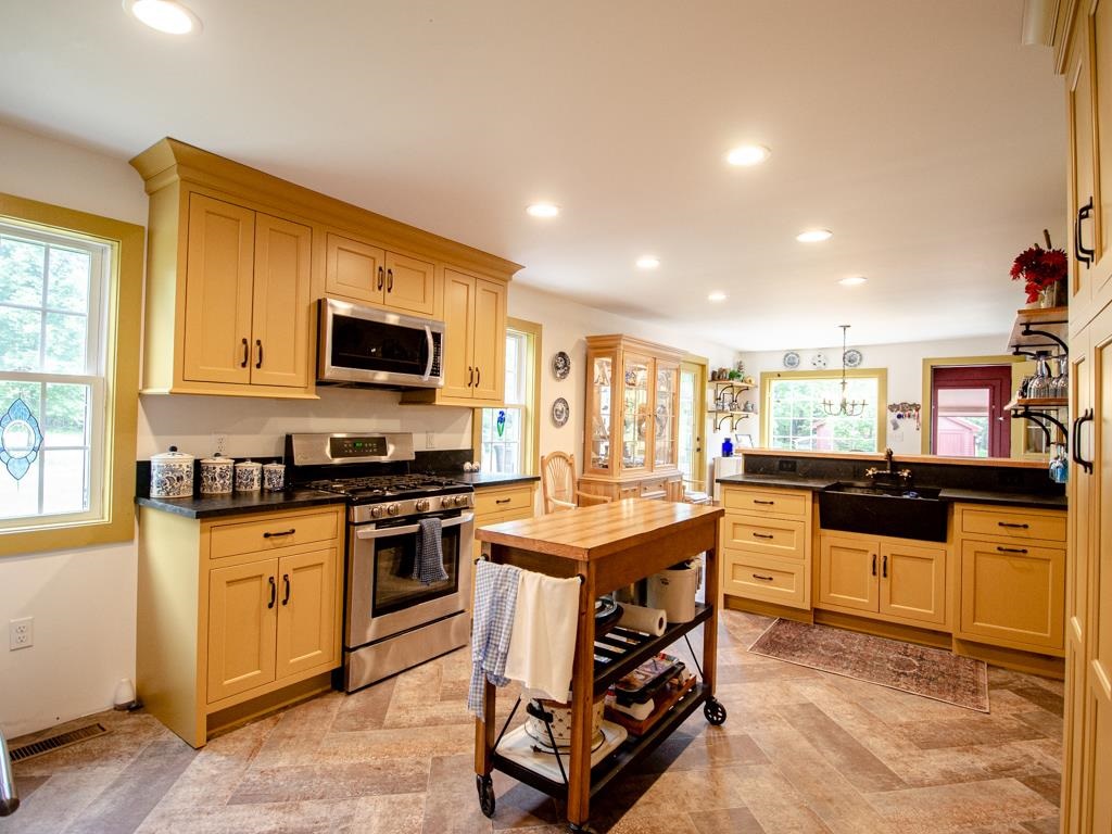 509 W Road Bradford, NH 03221 - Photo 7 of 36