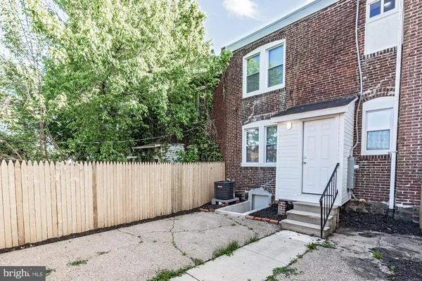 $1,800 | 207 East 25th Street, Wilmington, DE 19802