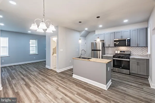 $1,800 | 207 East 25th Street, Wilmington, DE 19802