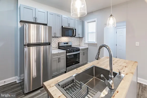 $1,800 | 207 East 25th Street, Wilmington, DE 19802