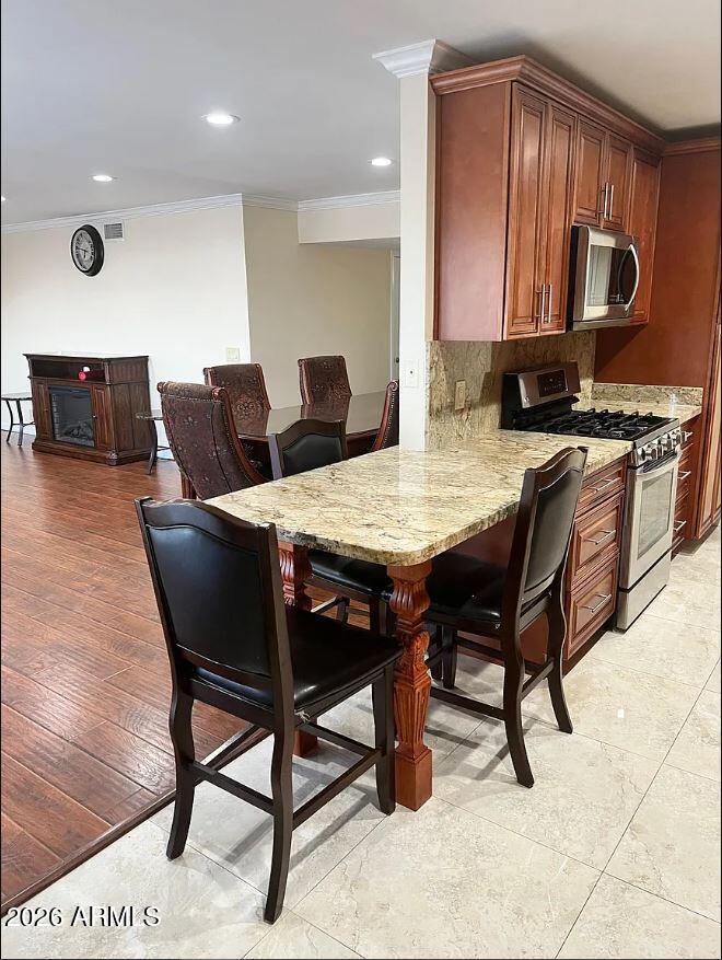 6767 North 7th Street, Unit 221 Phoenix, AZ 85014 - Photo 2 of 9 a view of kitchen with breakfast area