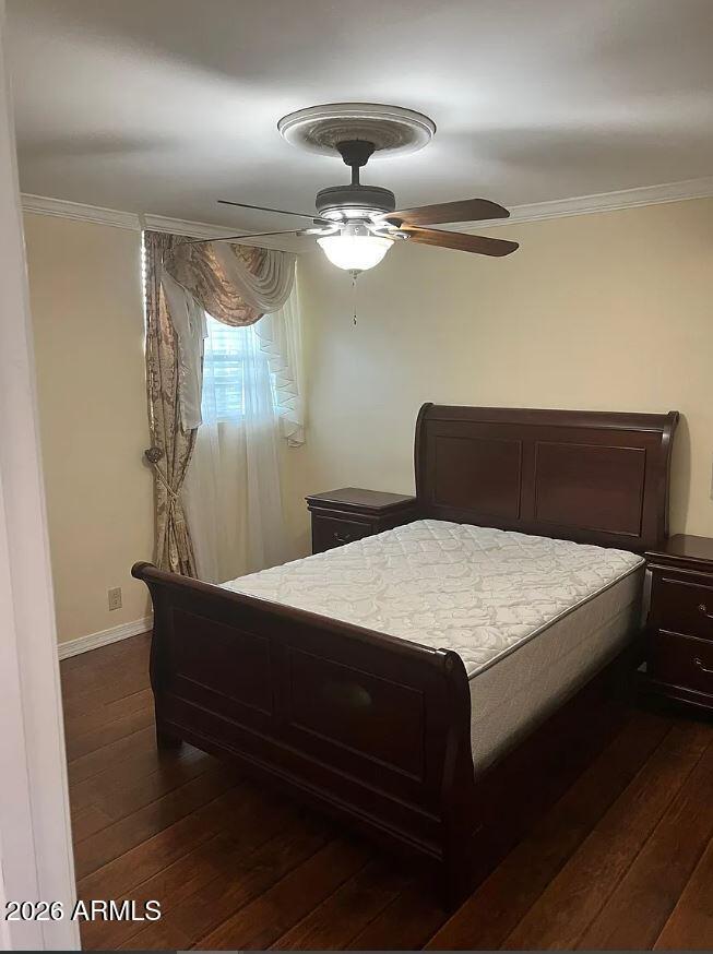 6767 North 7th Street, Unit 221 Phoenix, AZ 85014 - Photo 6 of 9 a bedroom with a bed and a table